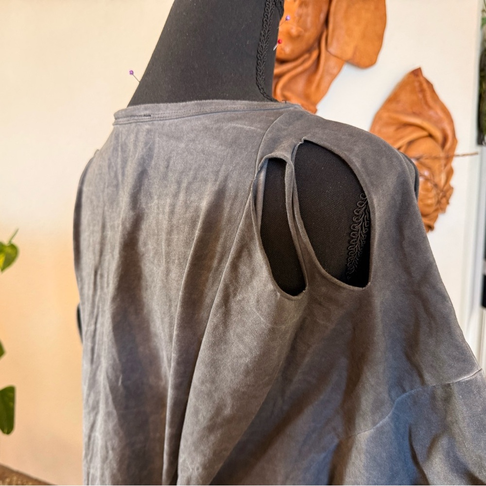 Fashion Nova Gray Tunic with Gold Accents - Picture 6 of 8